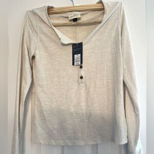 NWT Universal Threads Women’s Cream Ribbed Long Sleeve Top